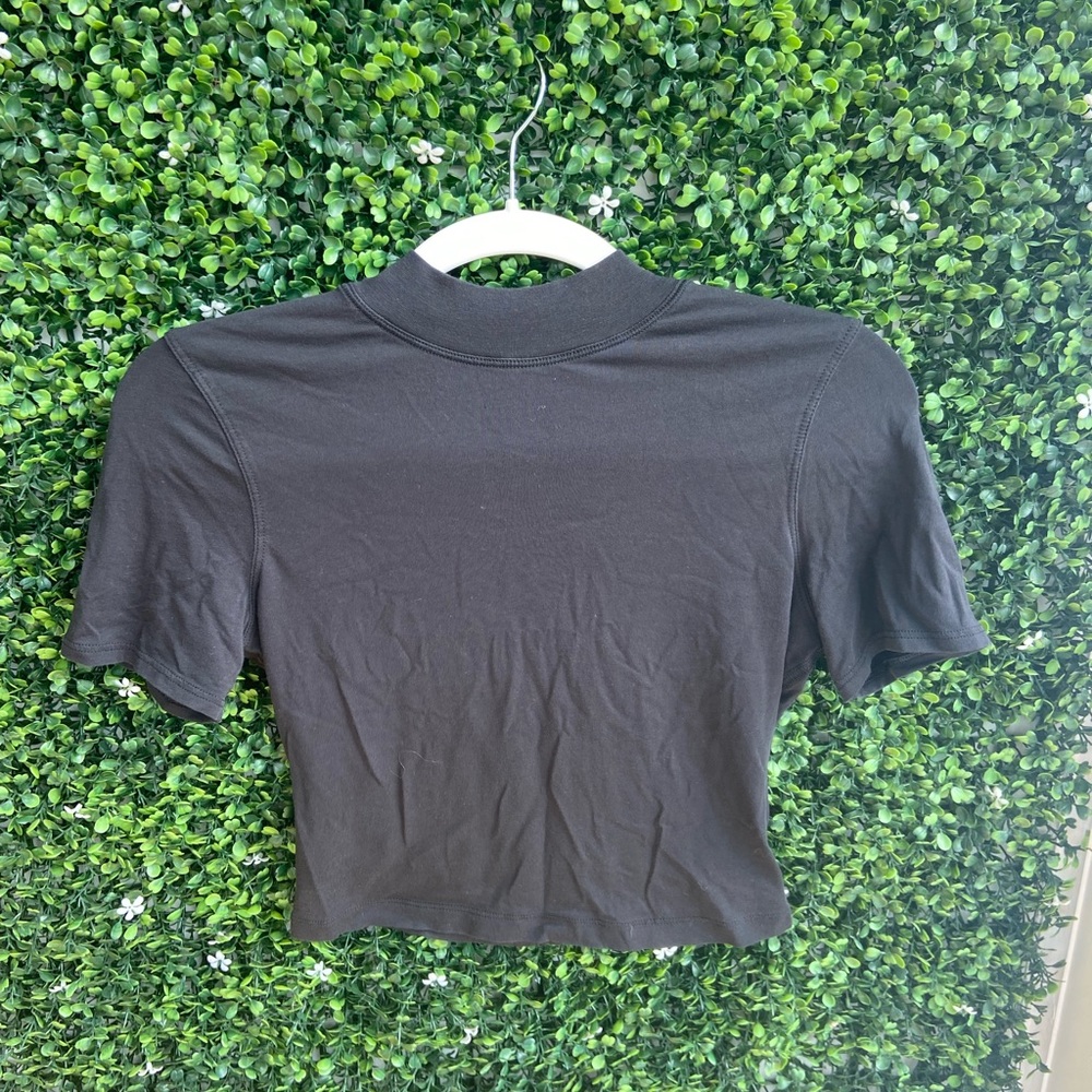 Lululemon cropped tee